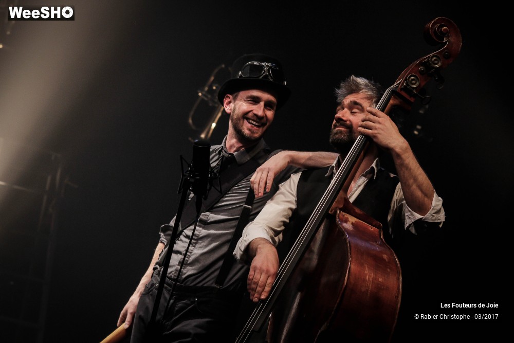 33/50 photos du spectacle Les Fouteurs de Joie