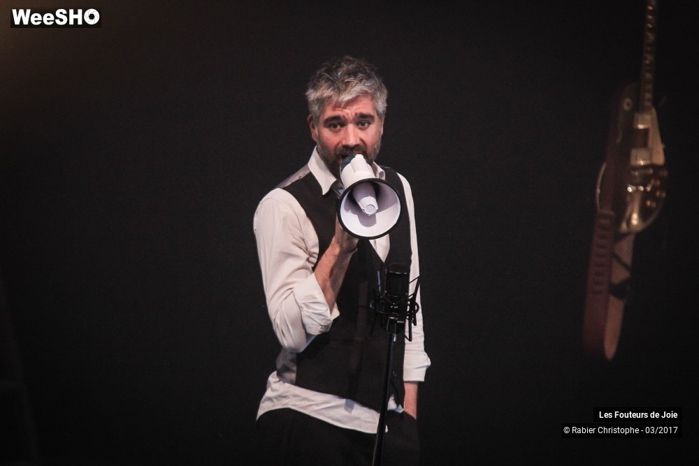 35/50 photos du spectacle Les Fouteurs de Joie