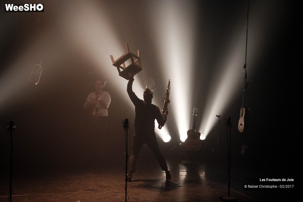 36/50 photos du spectacle Les Fouteurs de Joie
