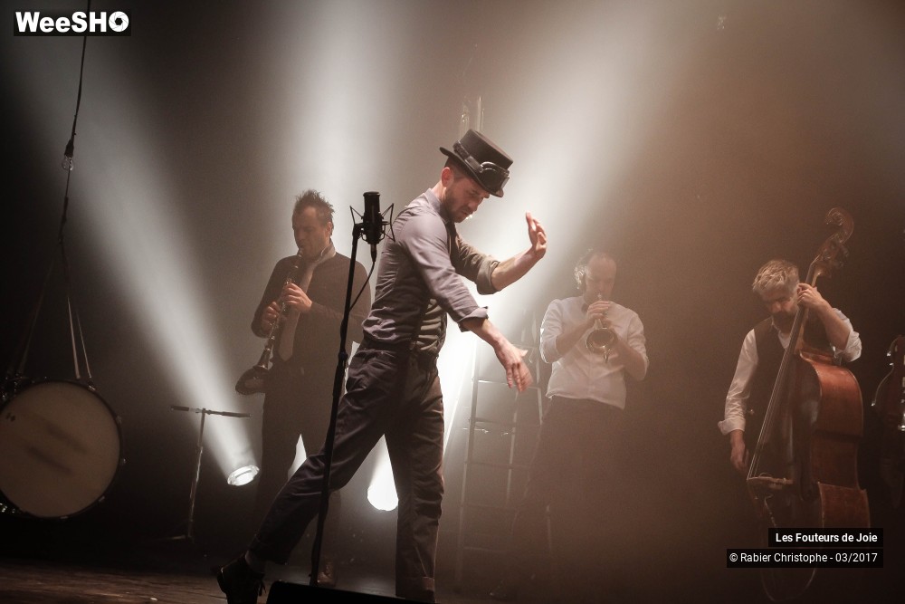 39/50 photos du spectacle Les Fouteurs de Joie