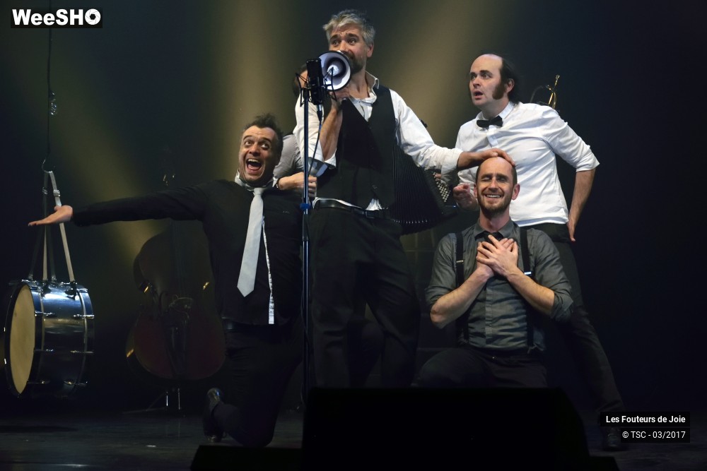 2/37 photos du spectacle Les Fouteurs de Joie