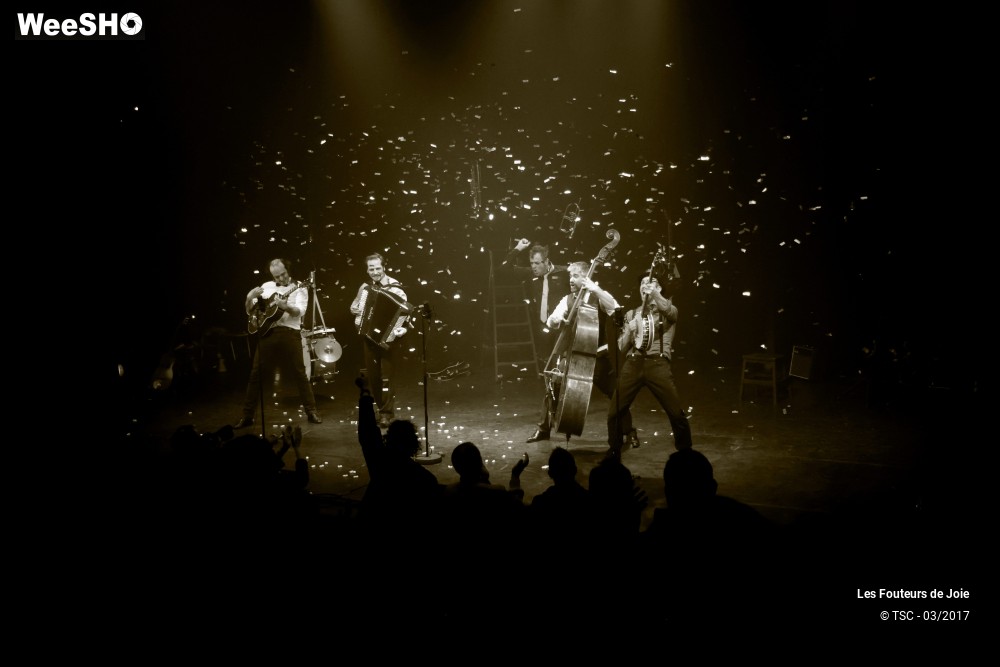 5/37 photos du spectacle Les Fouteurs de Joie