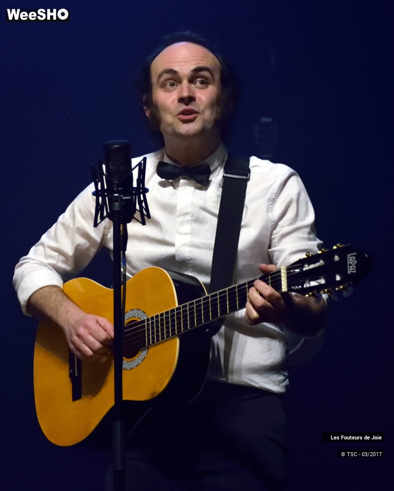7/37 photos du spectacle Les Fouteurs de Joie