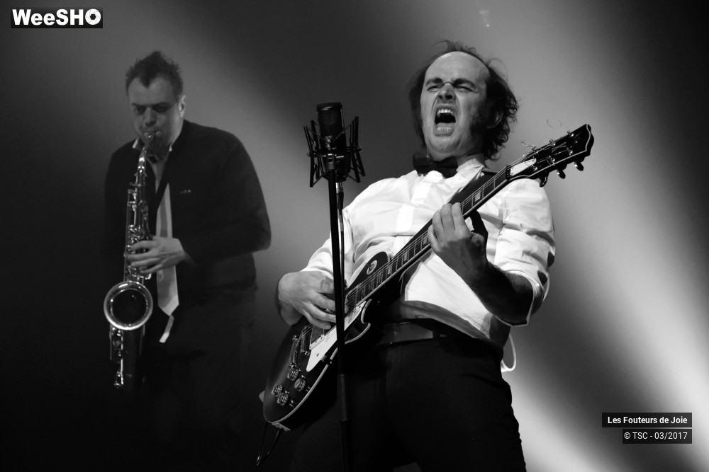 12/37 photos du spectacle Les Fouteurs de Joie