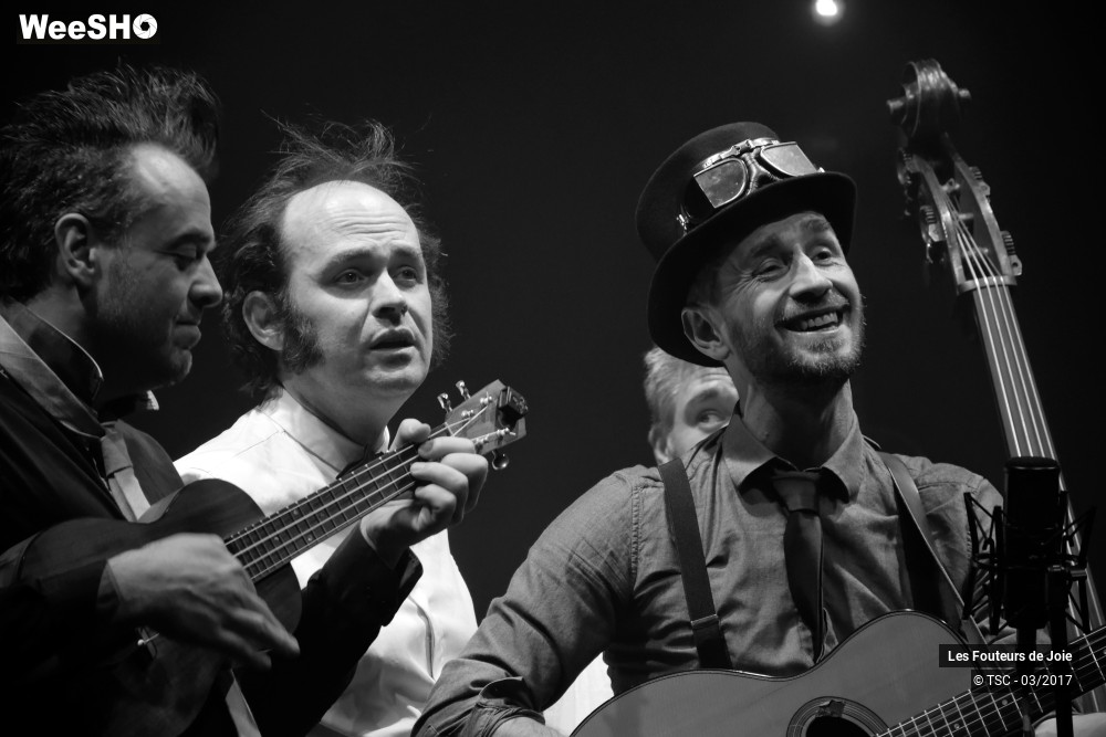 16/37 photos du spectacle Les Fouteurs de Joie