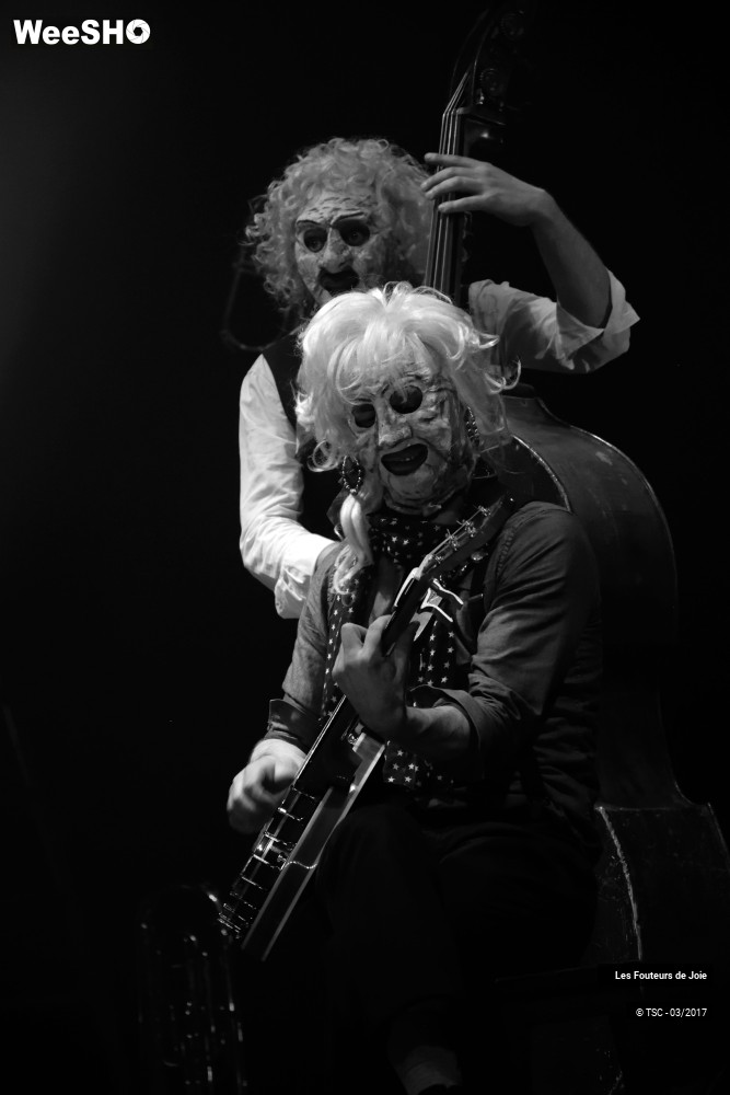 17/37 photos du spectacle Les Fouteurs de Joie
