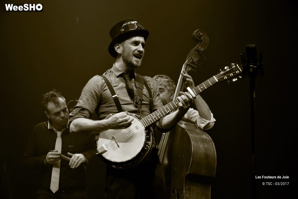 18/37 photos du spectacle Les Fouteurs de Joie