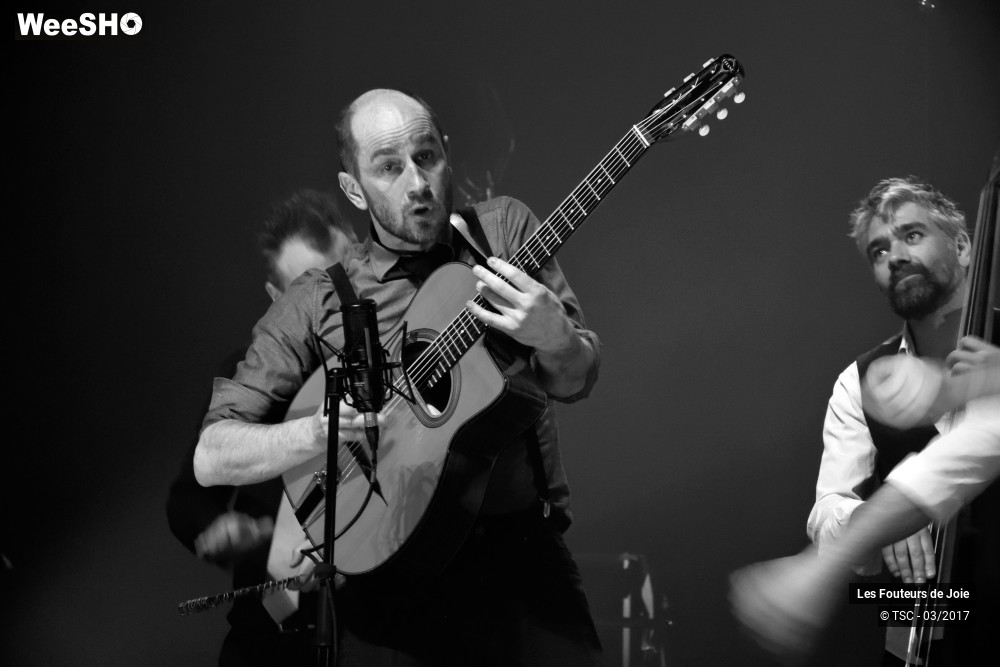 19/37 photos du spectacle Les Fouteurs de Joie