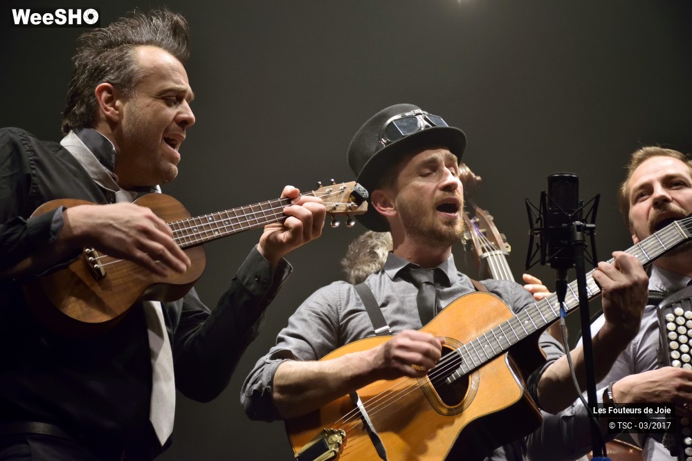 22/37 photos du spectacle Les Fouteurs de Joie