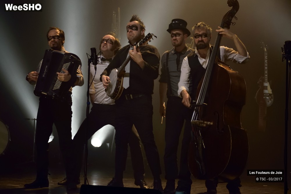 23/37 photos du spectacle Les Fouteurs de Joie