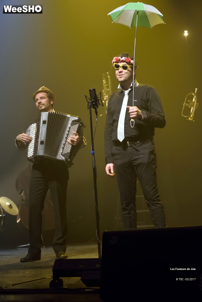 26/37 photos du spectacle Les Fouteurs de Joie