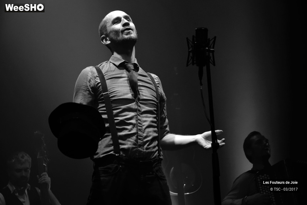 27/37 photos du spectacle Les Fouteurs de Joie