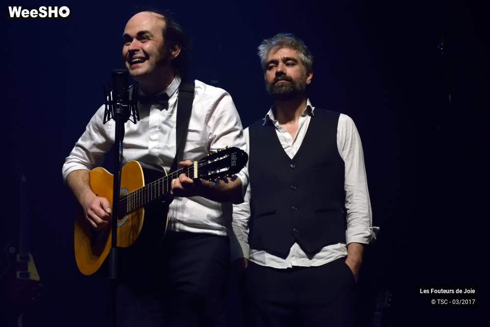 28/37 photos du spectacle Les Fouteurs de Joie