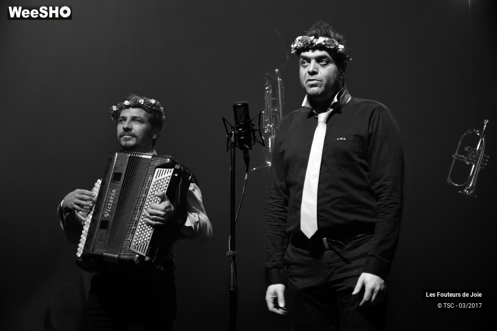 30/37 photos du spectacle Les Fouteurs de Joie