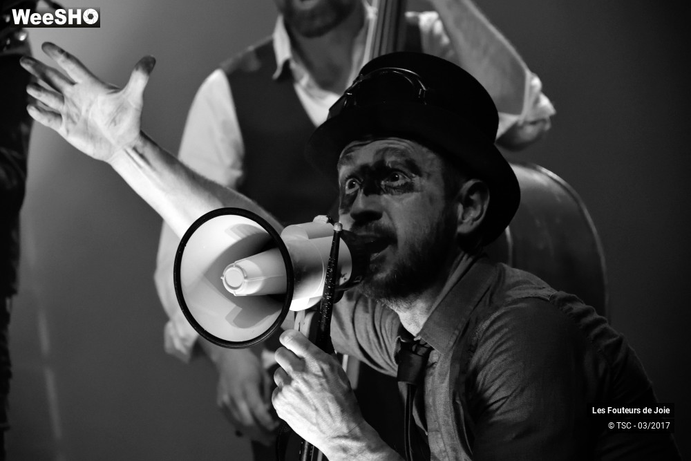 31/37 photos du spectacle Les Fouteurs de Joie