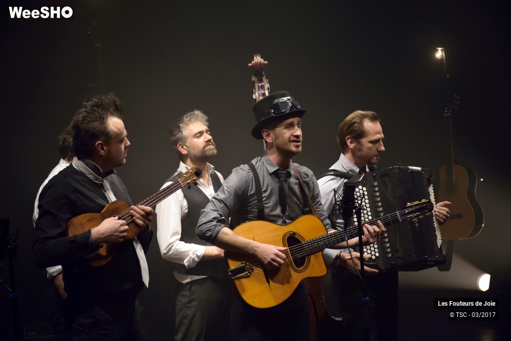 32/37 photos du spectacle Les Fouteurs de Joie