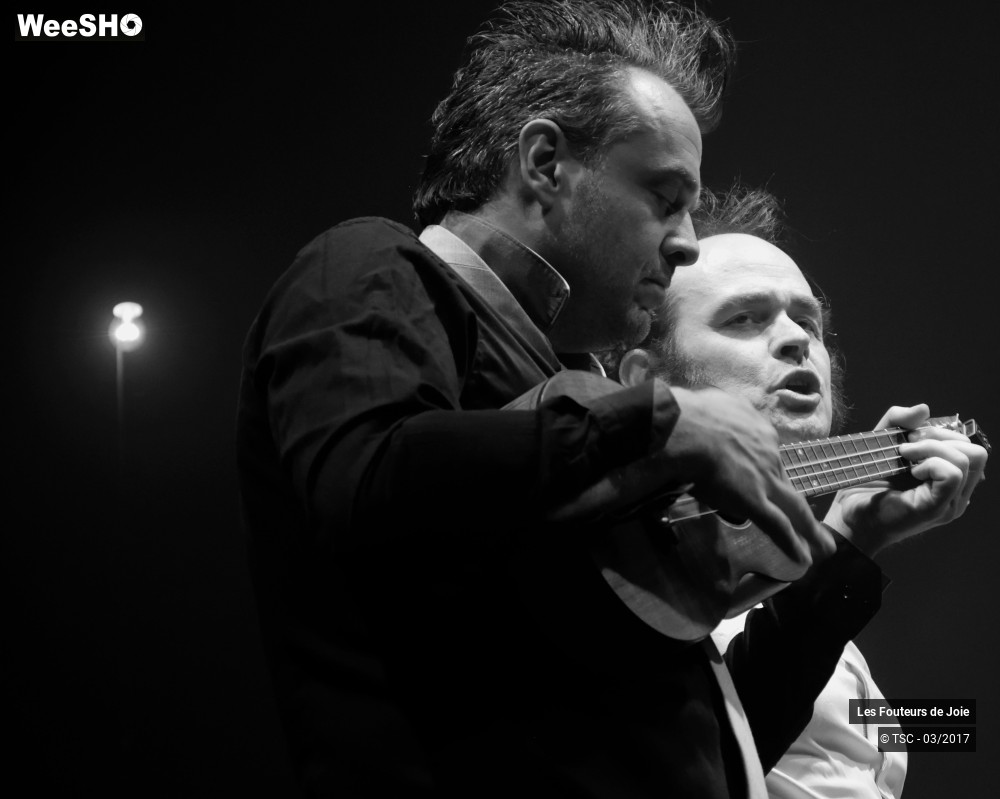 34/37 photos du spectacle Les Fouteurs de Joie