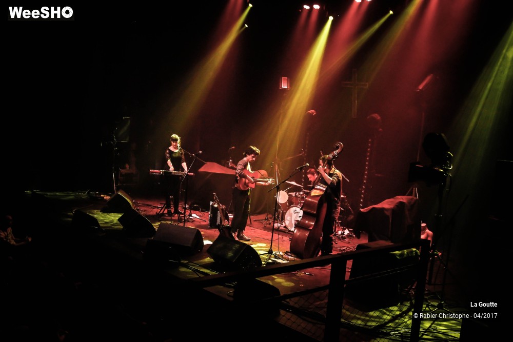 2/43 photos du spectacle La goutte 