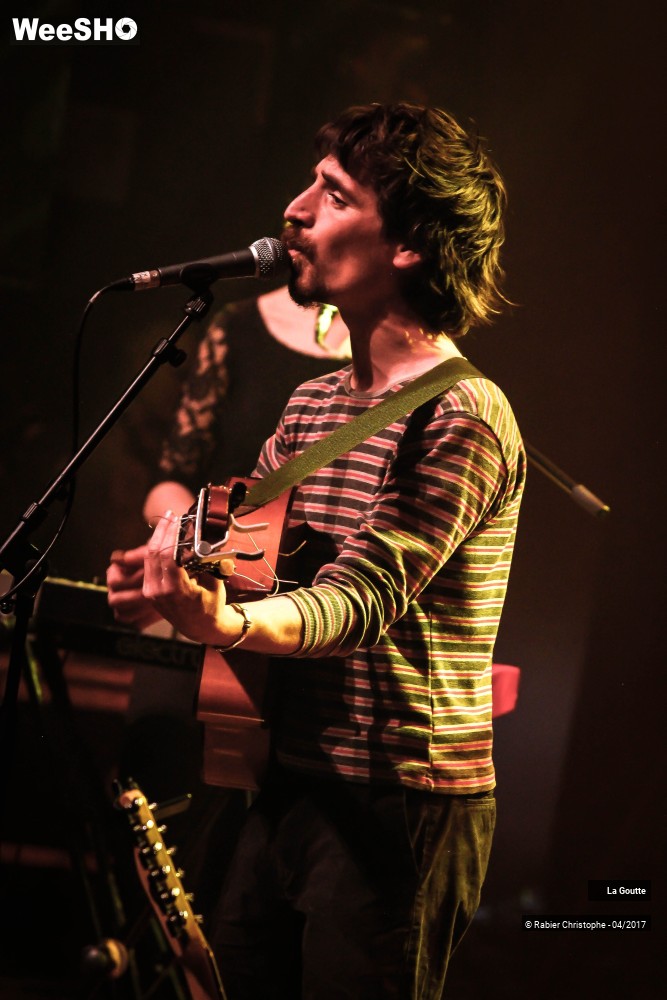 6/43 photos du spectacle La goutte 