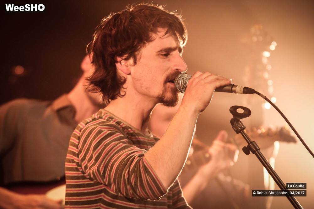 9/43 photos du spectacle La goutte 