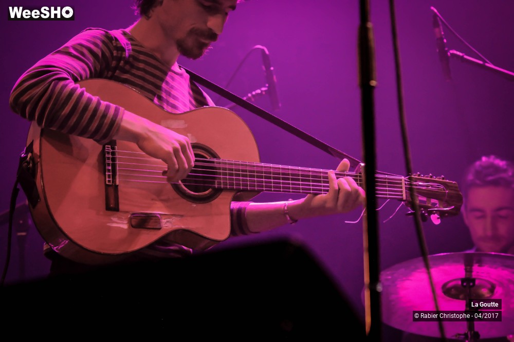 14/43 photos du spectacle La goutte 