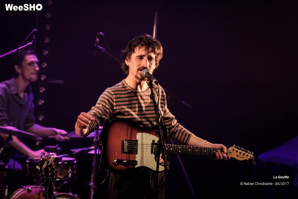 20/43 photos du spectacle La goutte 