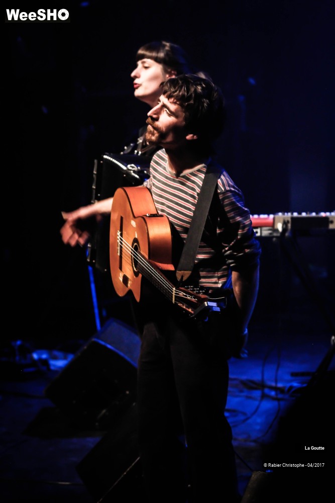 31/43 photos du spectacle La goutte 