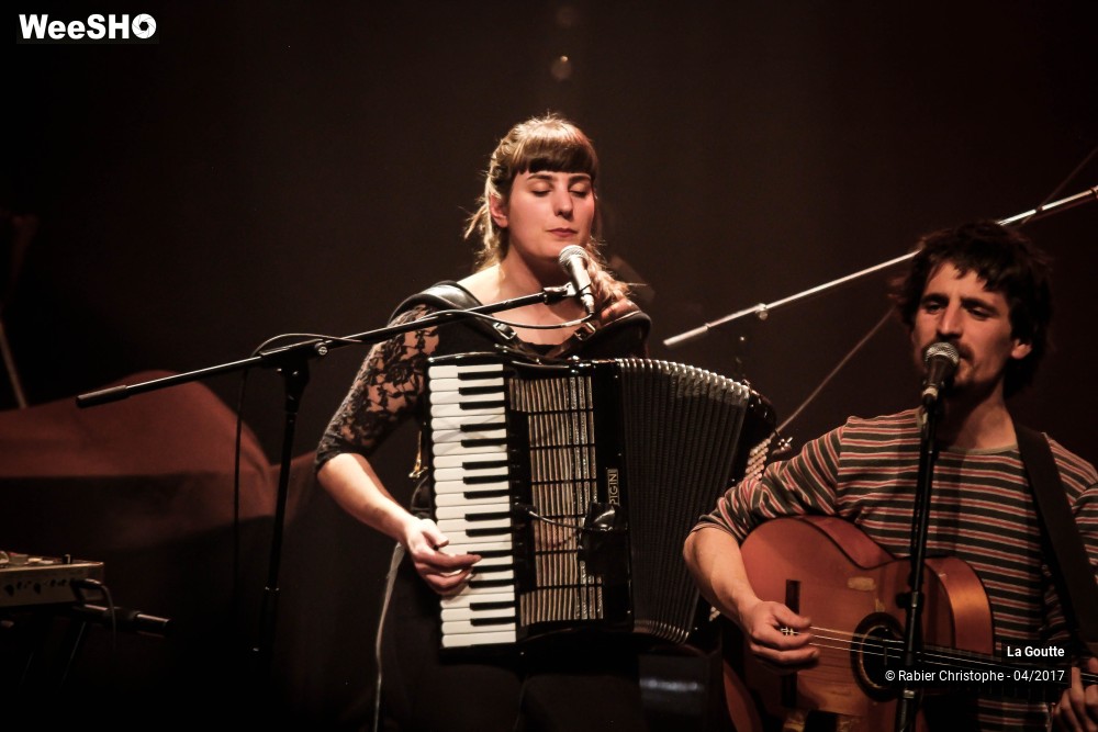 34/43 photos du spectacle La goutte 