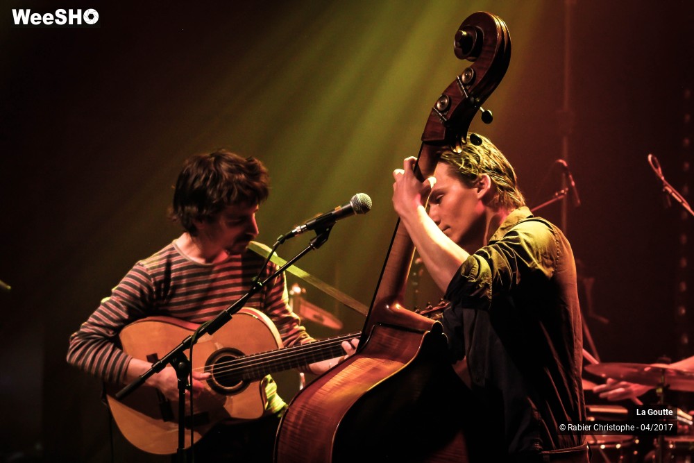 35/43 photos du spectacle La goutte 