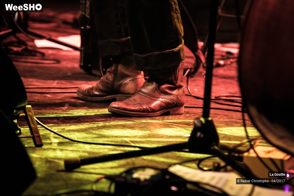 43/43 photos du spectacle La goutte 