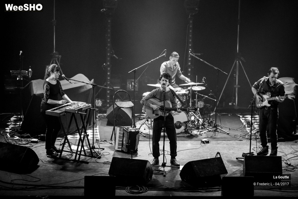 39/45 photos du spectacle La Goutte