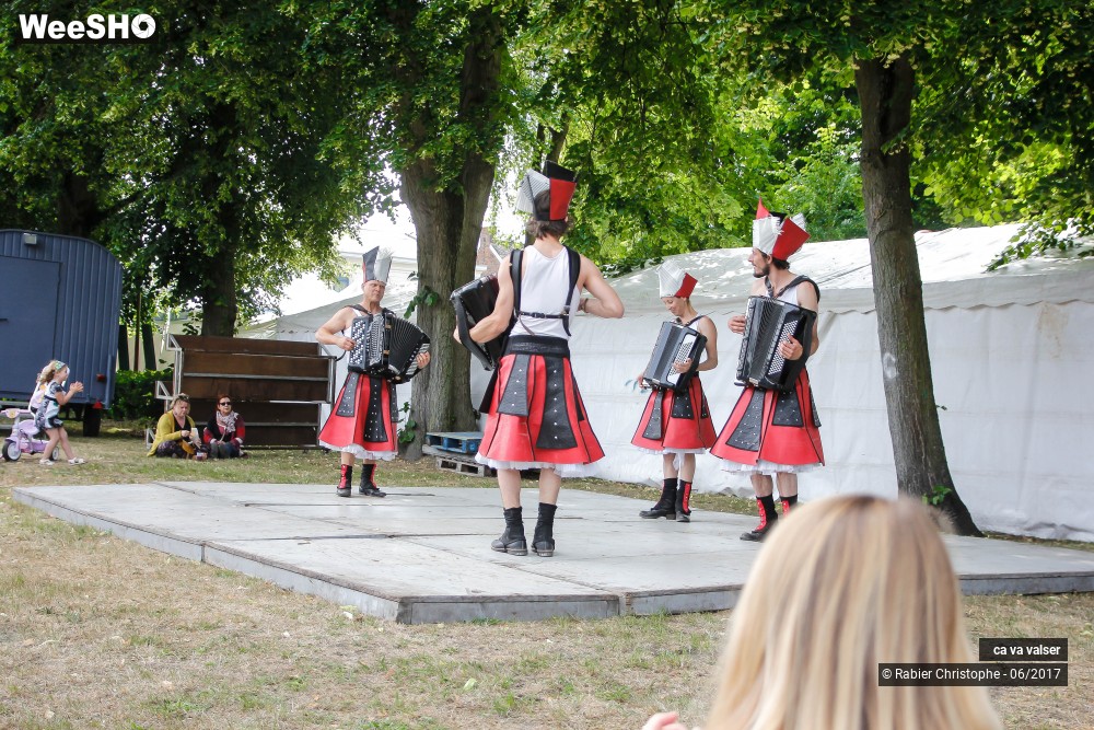 32/42 photos du spectacle ca va valser