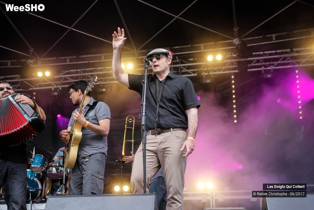 27/44 photos du spectacle Les Doigts Qui Collent