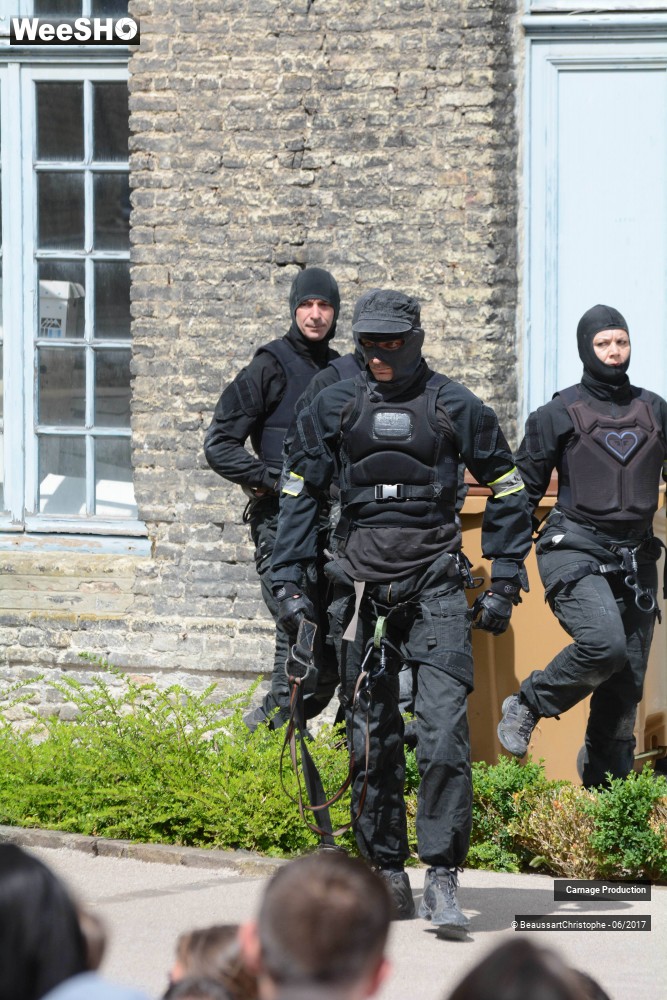 12/44 photos du spectacle GIGN