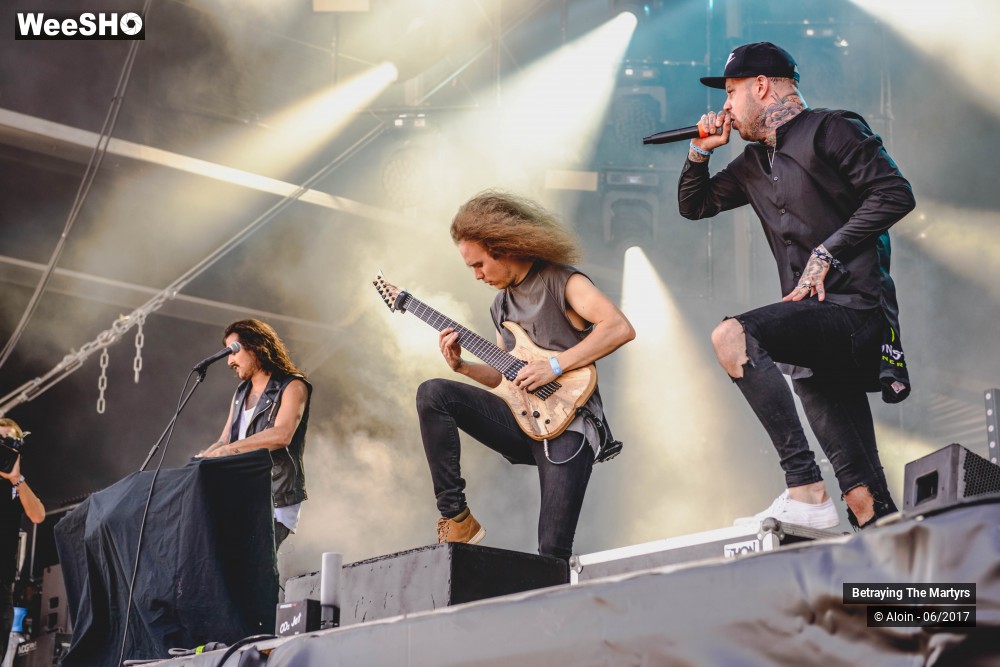 8/17 photos du spectacle Betraying the Martyrs