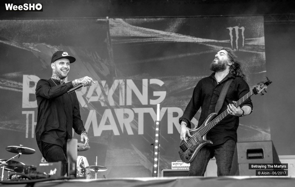 13/17 photos du spectacle Betraying the Martyrs