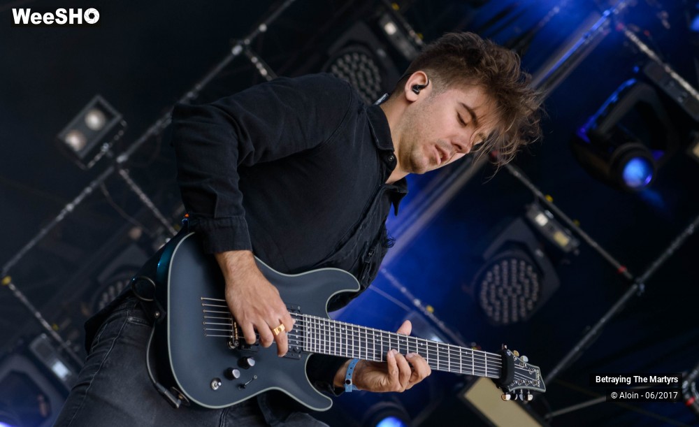 14/17 photos du spectacle Betraying the Martyrs