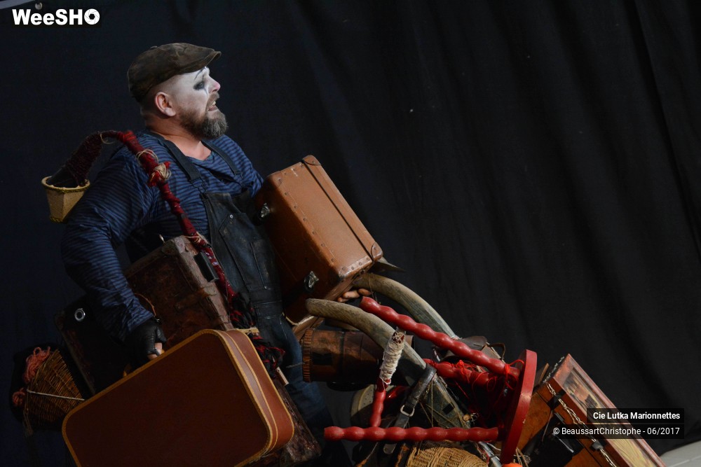 29/41 photos du spectacle Bobinus Circus