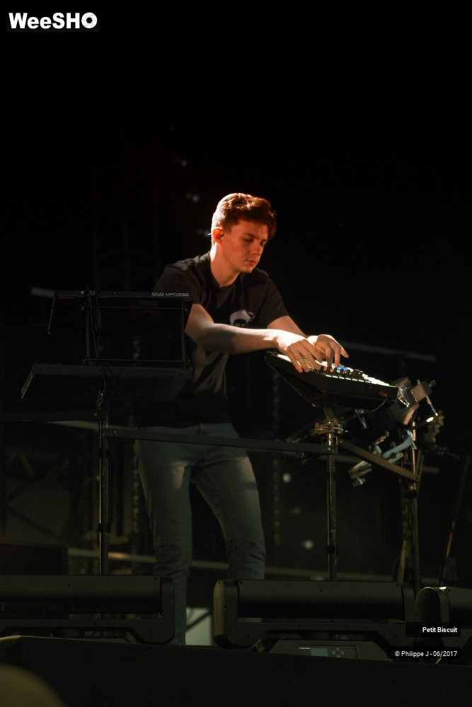 1/7 photos du spectacle Petit Biscuit