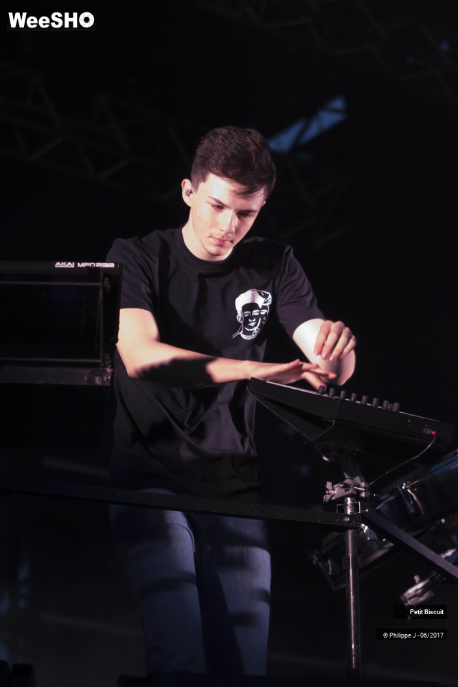 3/7 photos du spectacle Petit Biscuit