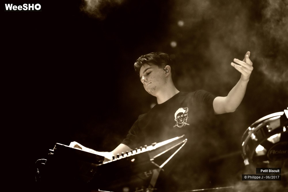 4/7 photos du spectacle Petit Biscuit