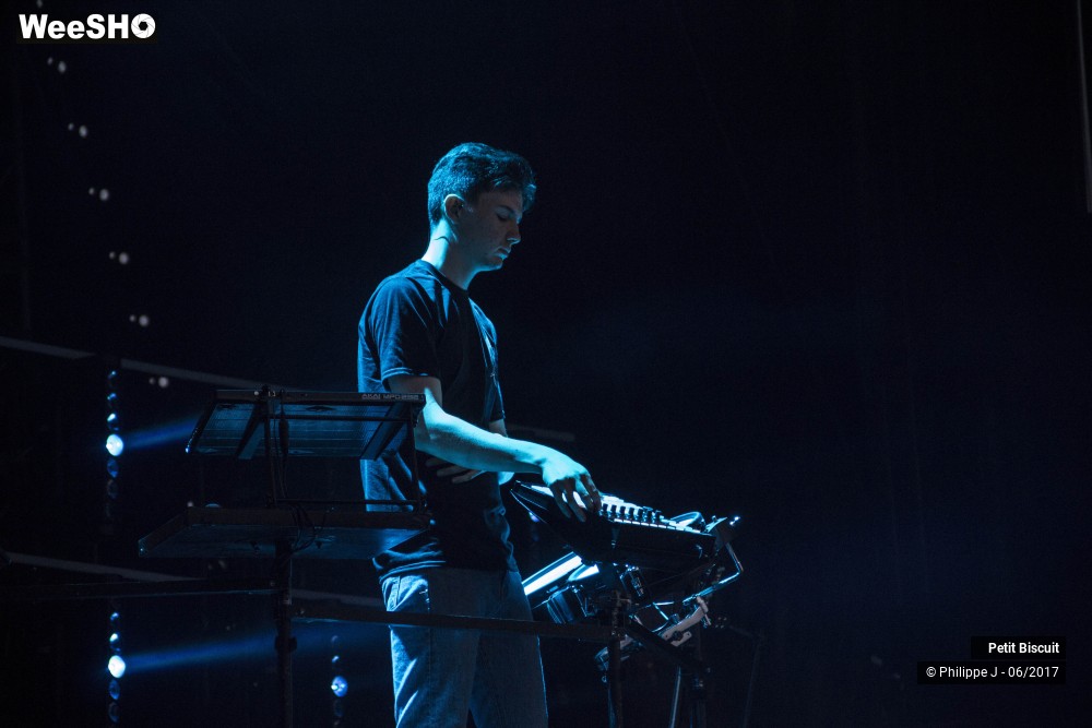 5/7 photos du spectacle Petit Biscuit