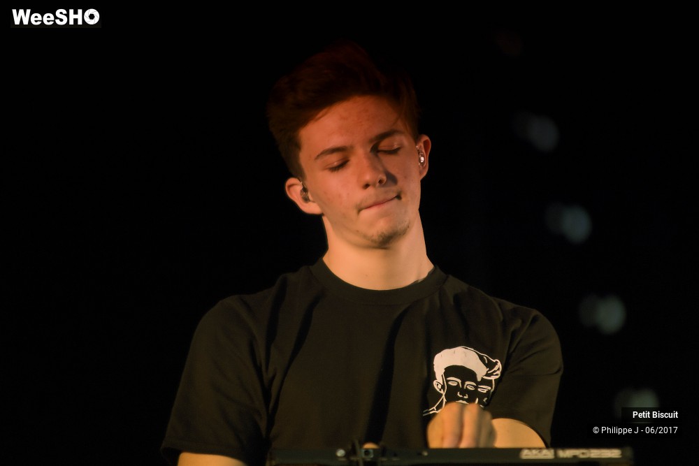 6/7 photos du spectacle Petit Biscuit