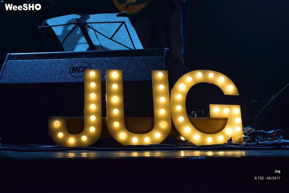 24/32 photos du spectacle Jug