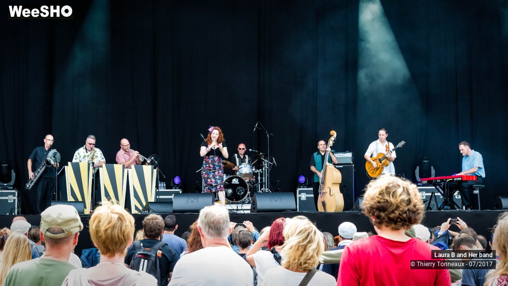 8/10 photos du spectacle Laura B & Her Band