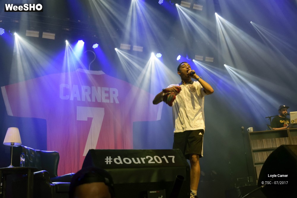 3/5 photos du spectacle Loyle Carner