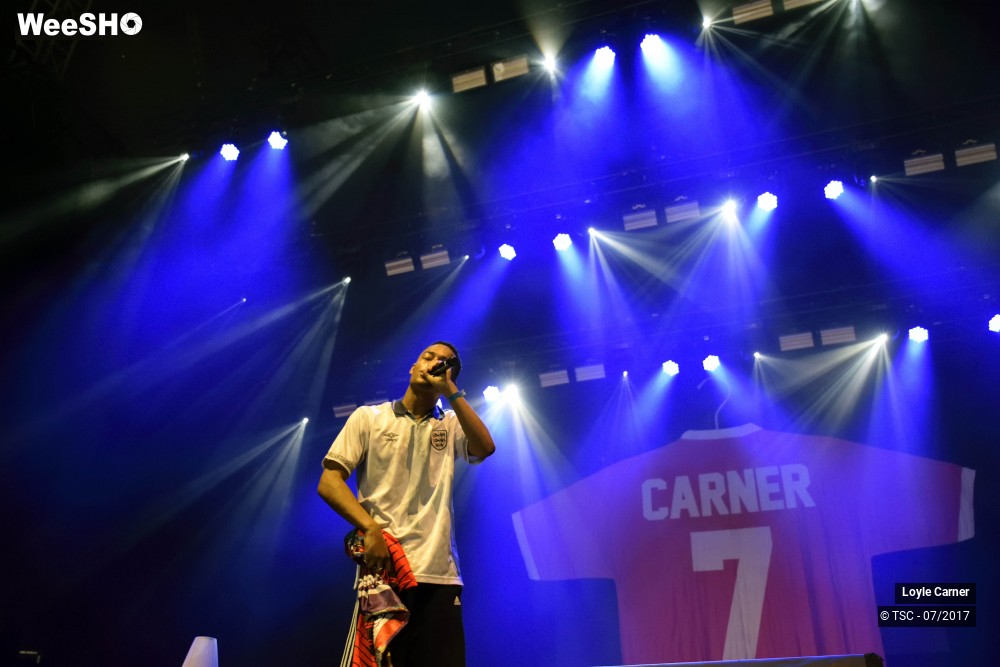4/5 photos du spectacle Loyle Carner