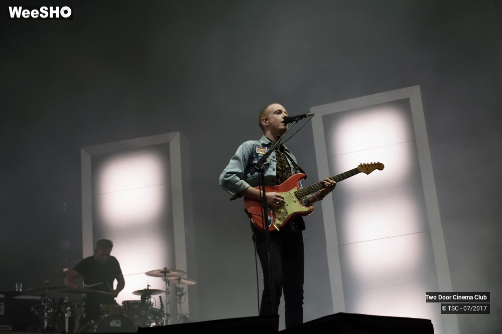 1/18 photos du spectacle Two Door Cinema Club