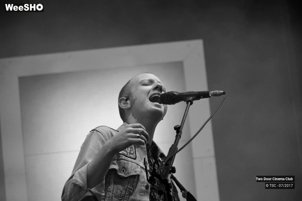 13/18 photos du spectacle Two Door Cinema Club
