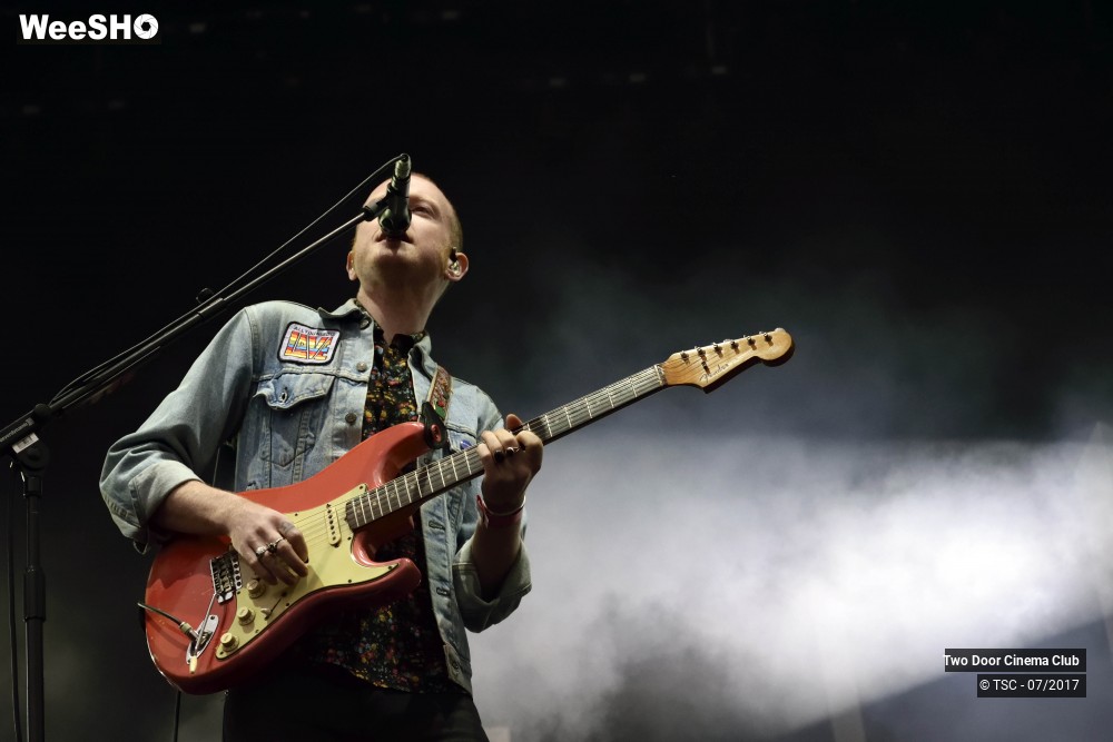 17/18 photos du spectacle Two Door Cinema Club
